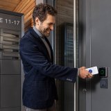 Neues Zutrittsmanagement resivo für Wohnungsverwaltungen von dormakaba