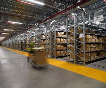 Dematic hat das Distributionszentrum der globalen Luxuswarengruppe Kering S.A. im italienischen Trecate vollständig automatisiert. (Foto: Kering)