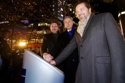Wall AG Knopfdruck - Herr Wowereit, Herr Naumann und Herr Wall