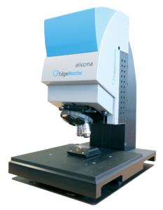 Optisches 3D Messsystem zur Kantenmessung von Wendeschneidplatten. Der EdgeMaster von Alicona wird in der Produktion zur vollautomatischen Messung von Radien, Winkel, Korbbogenform und Fasen eingesetzt.