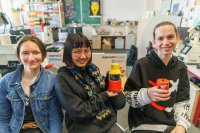 Lilli Reichart, Bao Ngoc Nguyen und Dorian Eltner (v.l.) haben bei Jugend forscht im Fachgebiet Geo- und Raumwissenschaften für ihr Projekt ClimaSat einen 2. Preis erhalten