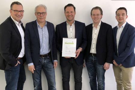 Die ZMI GmbH wurde als PCS Excellence Partner ausgezeichnet (v.l.n.r.: Matthias Kleemeier (PCS), Eberhard Goldammer (PCS), Daniel Vogler (ZMI), Jonathan Martin (ZMI), Markus Knies (PCS))