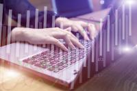Aufwendige Datenauswertung: Derzeit müssen die Mitarbeiter Informationen aus unterschiedlichen Quellen manuell zusammensuchen. Künftig soll ein Betriebsinformationssystem alle Informationen an einem Ort bündeln / Bildlizenz: CC0 Public Domain – Freie kommerzielle Nutzung, kein Bildnachweis nötig