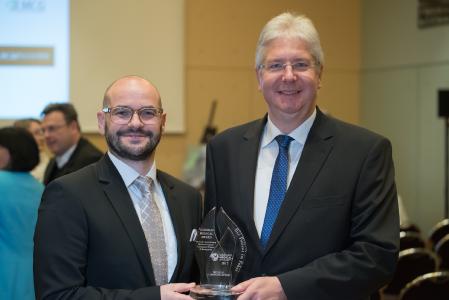 Preisverleihung des GERMAN MEDICAL AWARDS, v.l. Christian Obermeier, Leiter Richard Wolf Academy und Marketingkommunikation, Volker Maute, Bereichsleiter Vertrieb und Marketing