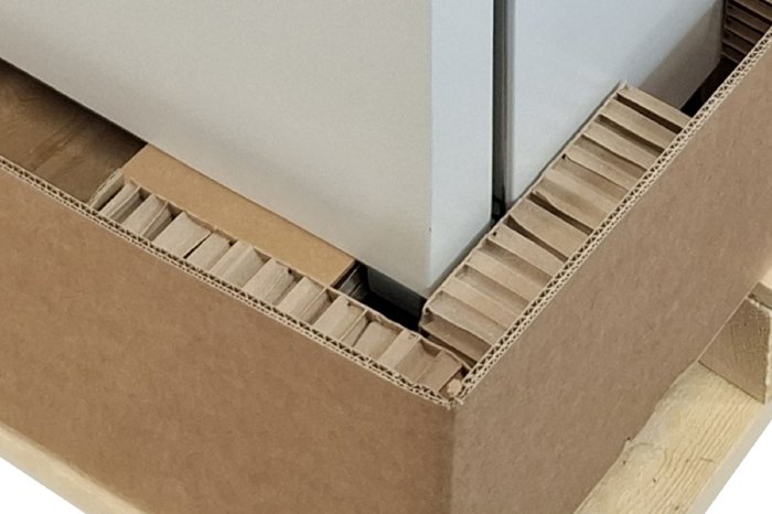 wabenpolster inkubator auf palette detail.jpg