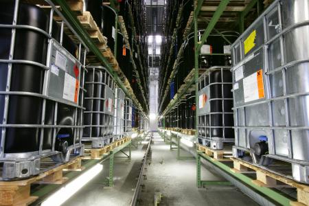 Gefahrstofflager eines LogCoop-Mitglieds. Die Kooperation stellt auf der transport logistic branchenspezifische Lagerlösungen für die Sparten Gefahrgut, Lebensmittel, E-Commerce und palettierte Ware in den Vordergrund. (Bild: LogCoop)