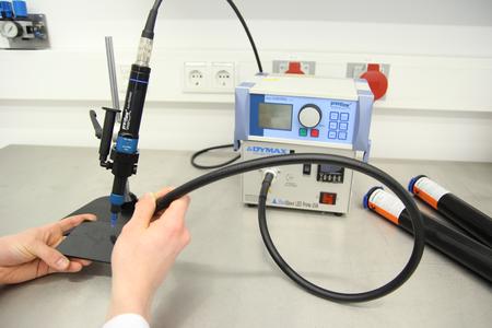 Applications requiring low dosing quantities, dosing beads in a very constant and precise form respectively a different length/with ratio or using filler containing adhesives can partially not be realized in another way
