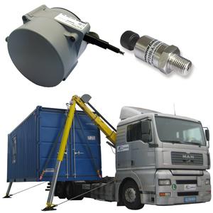 Der Seilzugwegaufnehmer SR1CN und der Drucktransmitter EPT 3100 mit dem Boxmover.eu-System. Der SR1CN ist am oberen Ende der Bewegungseinheit sichtbar