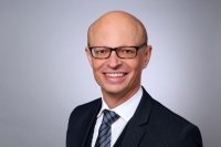 Das Amtsgericht Köln hat am 4. August 2022 Dr. Jörg Gollnick von Heidland Werres Diederichs Rechtsanwälte (HWD) zum vorläufigen Insolvenzverwalter des 1995 in Köln gegründeten Gebäudereinigungsdienstleiters Das Team Service GmbH bestellt.