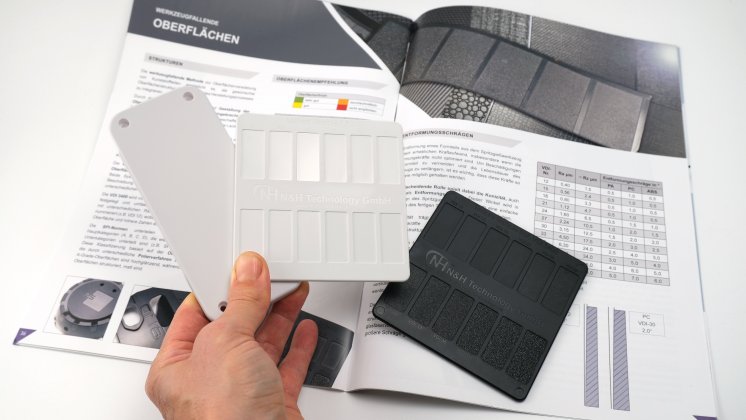 Musterkarte-weiss-schwarz Kopie.jpg