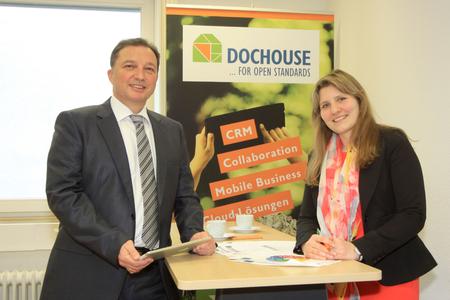 Geschäftsführer Wolfgang Brugger und Cornelia Koerfers, Beauftragte für Social Business, entwickeln mit der Dochouse GmbH (Ravensburg) intelligente Software-Lösungen für mittelständische Unternehmen / Foto: Johannes Kaut