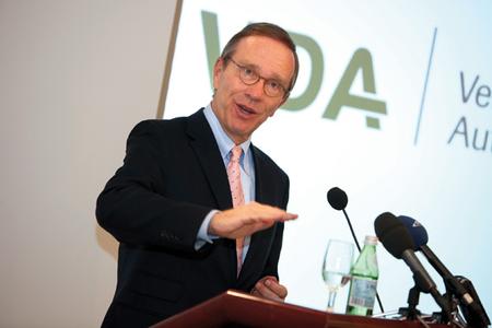 VDA-Präsident Matthias Wissmann rechnet im Jahr 2011 mit neuen Rekordmarken beim Pkw-Export und der Inlandsproduktion. Anlass zu "Jubelstürmen" gebe es allerdings nicht / Foto: Auto-Medienportal.net