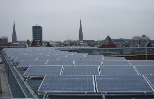 001 GL Unternehmenszentrale - Solaranlage.jpg