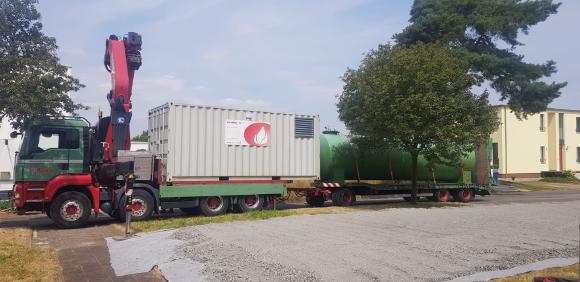 Bereits 24 Stunden nach dem Brand übernahm ein mobiler Heizcontainer die Wärmeversorgung.