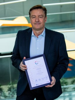 2021-01-Hans-Juergen Hamburger von badenova mit Energiewende Award 2020.jpg