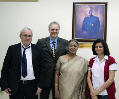 Dr. Rajani Gupte (2.v.r.), Präsidentin der Symbiosis International University, freut sich auf die Kooperation mit Prof. Dr. Martin von Schilling, FH-Vizepräsident für Internationales, Prof. Dr. Uwe Szyszka. Foto: Gatermann