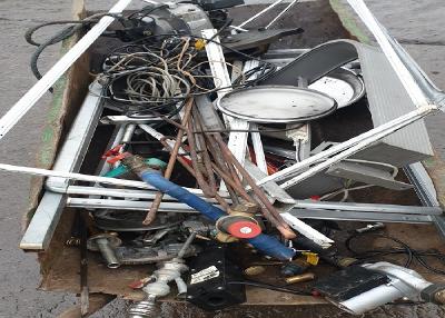 Mit der Schrottabholung Neuss ist es ein Kinderspiel, Altmetall loszuwerden Ein kurzer Anruf genügt und schon erfolgt die Schrottabholung –Altmetall ,Eisen ,Kupfer ,Messing Zink Zinn ,Aluminium ,Stahl ,Elektroschrott