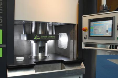 L’Abrasive Flow Machining (AFM), appelé également « usinage par flux abrasif », est utilisé pour les composants fabriqués aussi bien conventionnellement que par ajout pour ébarber et fabriquer des surfaces de précision / Source d’image : fairXperts