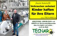 v.l.n.r.: Helmut Nägele und Jürgen Pfitzer, Geschäftsführer der Tecnaro GmbH, erweitern mit einer neuen Compoundieranlage aus dem Hause Krauss Maffei Berstorff die Produktionskapazität für ihre Biokunststoffe / Foto: KraussMaffei Berstorff