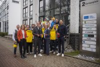 conet-CEO Martin Wibbe eröffnet am Europlatz 2 in Dortmund zusammen mit Mitarbeiterinnen und Mitarbeitern den neuen conet-Standort