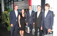 Christoph Wechsler (Mitte) mit zwei weiteren Preisträgern. Übergeben wurde der Preis von Johannes Krebs und Angela Distler (v.l.) Christoph Wechsler (Mitte) mit zwei weiteren Preisträgern. Übergeben wurde der Preis von Johannes Krebs und Angela Distler (v.l.)