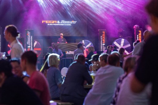 Den Abschluss bildete eine Abendveranstaltung mit dem deutschen DJ- und Produzenten-Duo Stereoac.jpg