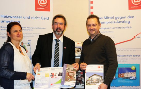 48b_v.l. Andrea Wyschiansky (FB Umwelt); Klaus Fey (HESA) und Bürgermeister Carsten Sittman.JPG