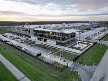 012_building_outside.tif