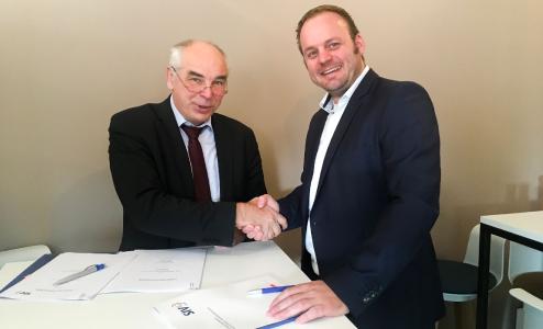 v.l.n.r.: Gerhard Meister, Geschäftsführer affinis consulting GmbH, und Dr. Guido Moritz, Vorstandsvorsitzender der SIV.AG, bei der Vertragsunterzeichnung