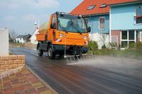 Eine von vielen Einsatzmöglichkeiten: Multicar FUMO mit Schwemmbalken von Reinex 