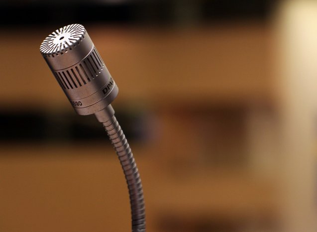 microphone-2316268_1280.jpg