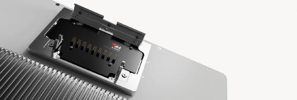 Dank der QuickLock-Schnellwechselkupplung von ROSE können defekte Panel PCs im Handumdrehen ausgetauscht werden