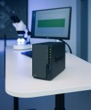 RAID 1 schützt nicht vor Datenverlust – drei private Fälle zeigen, wie trotz gespiegelter Platten alles verloren schien: Smart-Home-Reset, Stromausfall im Tiny House und Kabelbrand zerstörten wertvolle Daten. DATA REVERSE® rekonstruierte fast vollständig Dissertation, Kameradaten und Retro-Games. Fazit: RAID 1 ist kein Backup. Nur getrennte Sicherungen schützen zuverlässig. Professionelle Datenrettung bleibt oft die letzte Rettung.