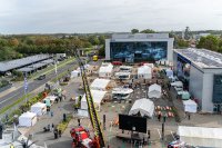Rund 2.300 Mitarbeitende und ihre Familien feierten am 19. September das 75-jährige Bestehen von TROX am Stammsitz in Neukirchen-Vluyn.