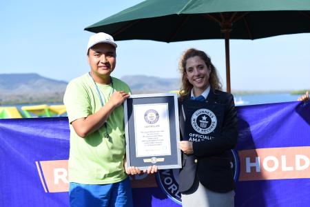 Wibit sichert sich "GUINNESS WORLD RECORDS®"-Titel für den "größten aufblasbaren Wasserpark" in Indonesien