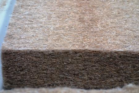 Natürlich von INTHERMO: Klima-Hanf ist eine Produktneuheit des ökologisch orientierten Bauzulieferers und WDVS-Anbieters, die auf der Fachmesse DACH+HOLZ 2016 Premiere feiert. (Foto: Achim Zielke für INTHERMO, Ober-Ramstadt; www.inthermo.de)