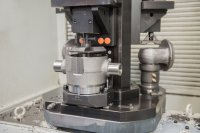 AMF verfügt neben einem umfassenden Sortiment an verschiedenen Lösungen zur Werkstückspanntechnik Erfahrung, Know-how und Verständnis für Prozesse und kann auch mit Beratung glänzen. Daraus resultieren individuelle Anfertigungen mit Zeit und Kosten sparenden Vorrichtungen.