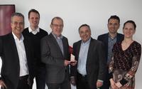 Lutum+Tappert DV-Beratung GmbH: Erfolgreichster Vertriebspartner National 2014. Von links nach rechts: Ray Roberts-York (Geschäftsführer MB-International) /  Philipp Borgschulte / Joachim Lutum und Werner Tappert (beide Geschäftsführer Lutum+Tappert) / Andreas Wenzel / Ulrike Görke