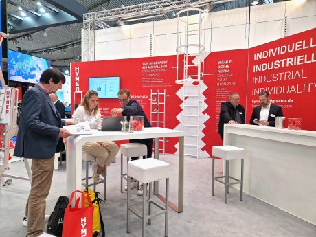 Hymer-Steigtechnik_Messestand2.jpg