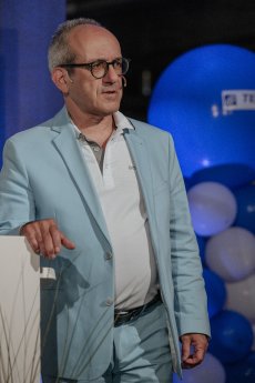 Dr._Béla_Waldhauser__ehem._CEO_Telehouse_Deutschland.jpg