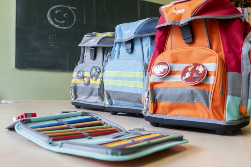 20260909_Pressemitteilung_Schulranzenausgabe an Grundschulen_Bild 1.jpg