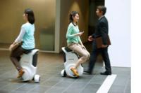 Intuitive Steuerung durch Verlagerung des Körpergewichts: das Honda UNI-CUB