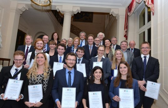 2015-284pe-DFH-Exzellenzpreisfür BIM-Studentin_UK_Gruppenfoto.jpg