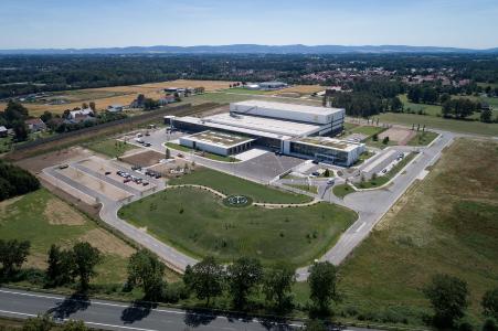 HARTING hat das Logistikzentrum European Distribution Center (EDC) in Espelkamp nun in Betrieb genommen