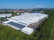 300 Mitarbeiter arbeiten in einem modernen Produktionswerk in Neuenstadt, direkt an der A81 gelegen