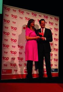 Sandra Daniela Alber, Gesellschafterin und Assistentin der Geschäftsführenden Gesellschafterin der GEZE GmbH, Brigitte Vöster-Alber, bei der Verleihung der Auszeichnungen Top Arbeitgeber Deutschland 2013 und Top Arbeitgeber Ingenieure 2013