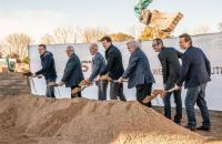 Andreas Müller (Inhaber M&P Architekten), Winfried Bruder (Ehemaliger Bürgermeister Karlstein), Andreas Zenglein (Stv. Landrat Aschaffenburg), Sven Bauer (CEO & Founder BMZ Group), Richard Pfannmüller (2. Bürgermeister Karlstein) Marco Schütz, Peter Körfer (beide Geschäftsführer LIST Bau Rhein-Main)