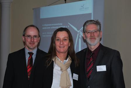 Der neue Vorstand (von links nach rechts): Volker Köhne (GL Garrad Hassan), Renate Duggen (Rendsburg Port Authority), Asmus Thomsen (VR Bank Niebüll) (Foto: windcomm)