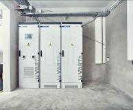 Das VARTA flex storage P System bei der Firma Escatronic: mehr Autarkie im Unternehmen (Quelle: VARTA Storage GmbH) Das VARTA flex storage P System bei der Firma Escatronic: mehr Autarkie im Unternehmen (Quelle: VARTA Storage GmbH)