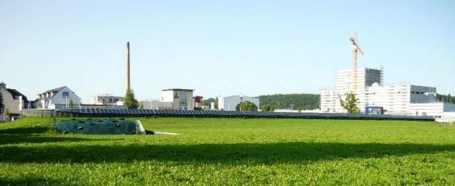 Erste ökologische Lärmschutzwand mit Solarmodulen - Bild 2 - Green City Energy.JPG